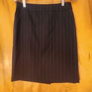 Banana Republic Women's Pinstripe Pencil Skirt with Pockets Size 2